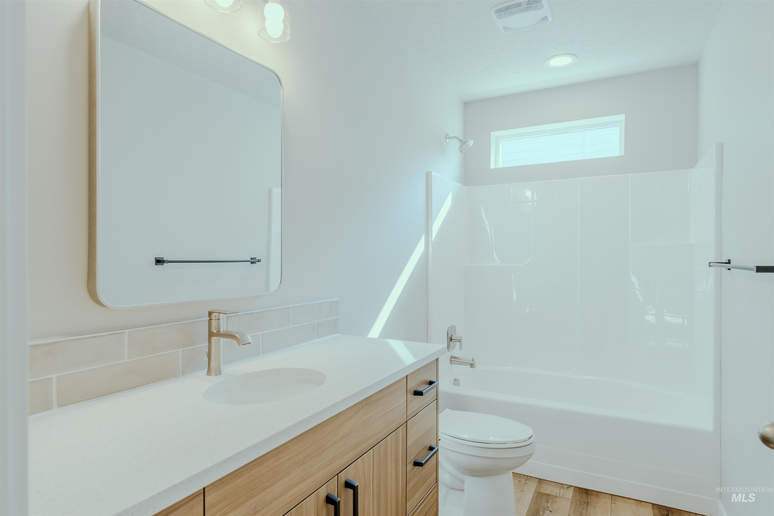 1214 Phillips Circle, Ontario, Oregon 97914-3905, 2 Bedrooms, 2 Bathrooms, Residential For Sale, Price $295,000,MLS 98972943