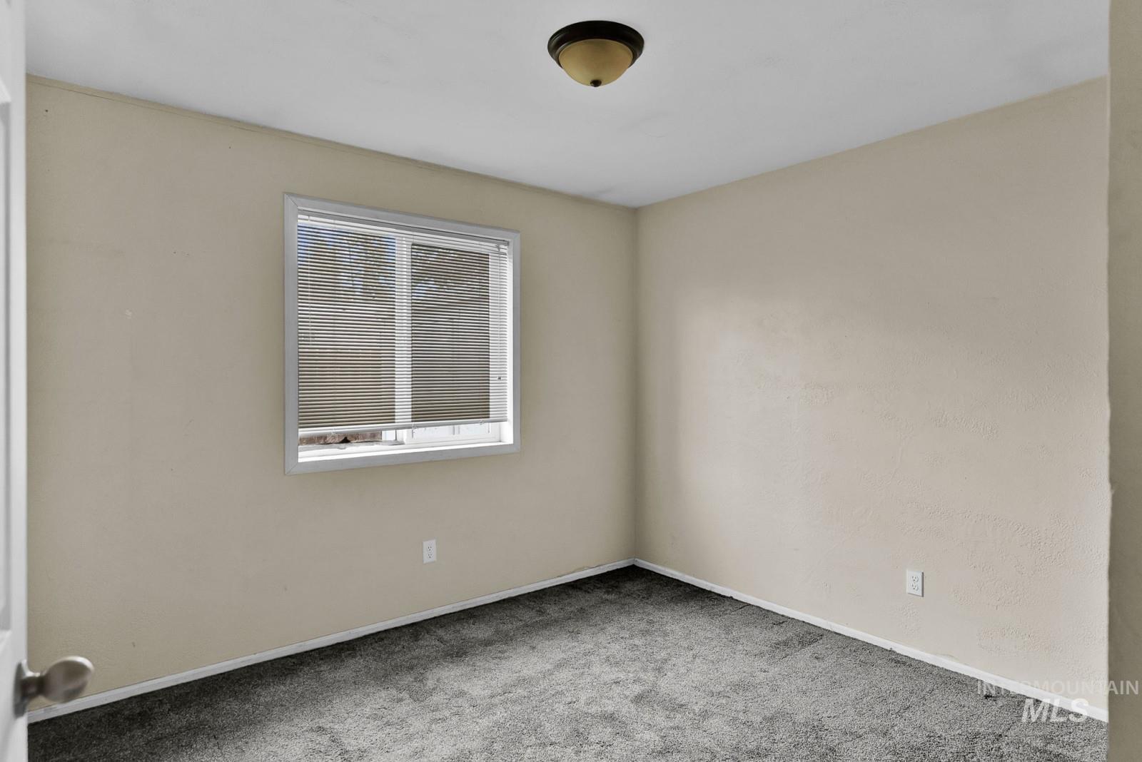 4715 Reeves, Coeur d'Alene, Idaho 83814, 2 Bedrooms, 1 Bathroom, Residential For Sale, Price $273,500,MLS 98972945