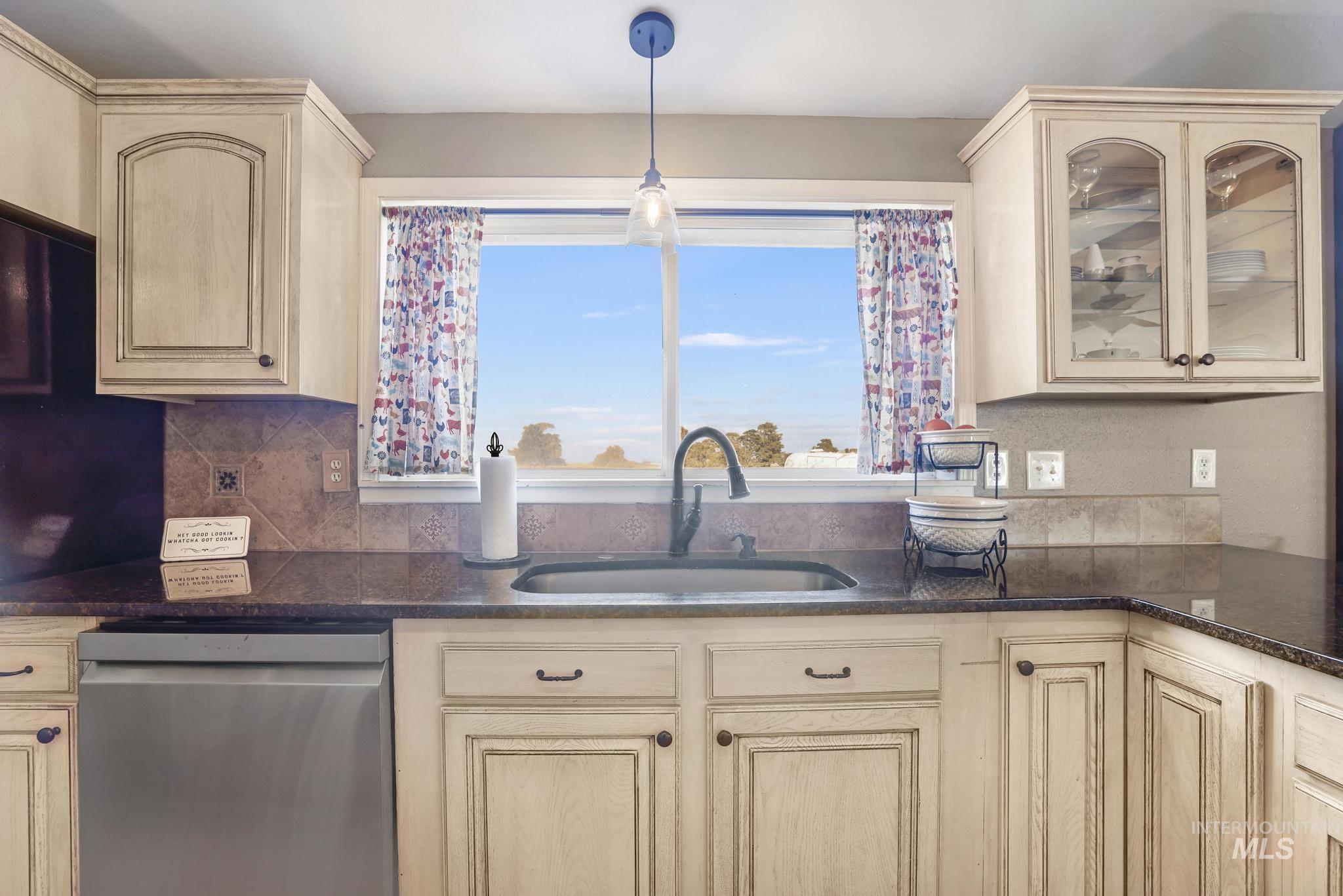 2342 Garey Ln, Filer, Idaho 83328-5543, 4 Bedrooms, 3 Bathrooms, Residential For Sale, Price $575,000,MLS 98972946