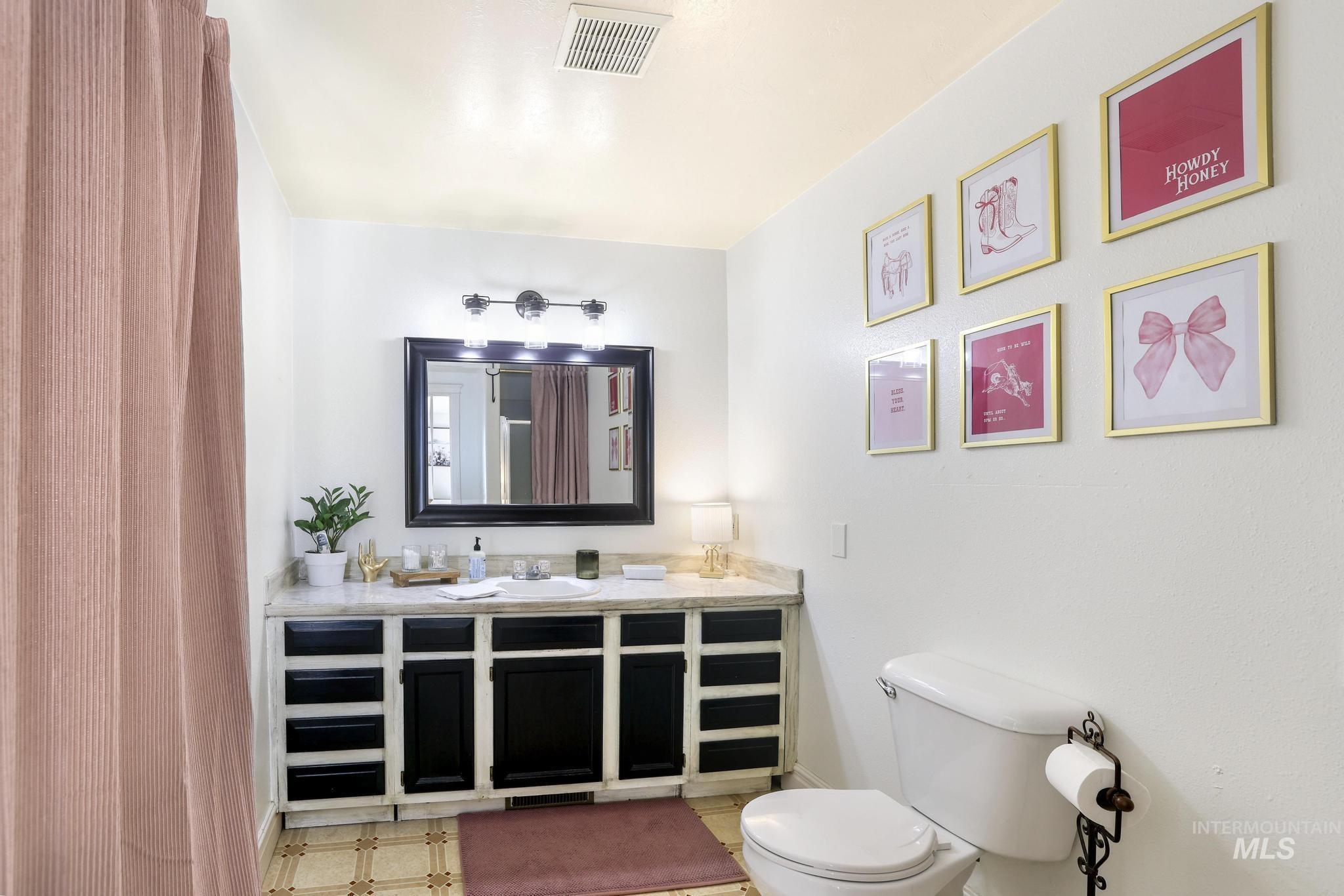 2342 Garey Ln, Filer, Idaho 83328-5543, 4 Bedrooms, 3 Bathrooms, Residential For Sale, Price $575,000,MLS 98972946