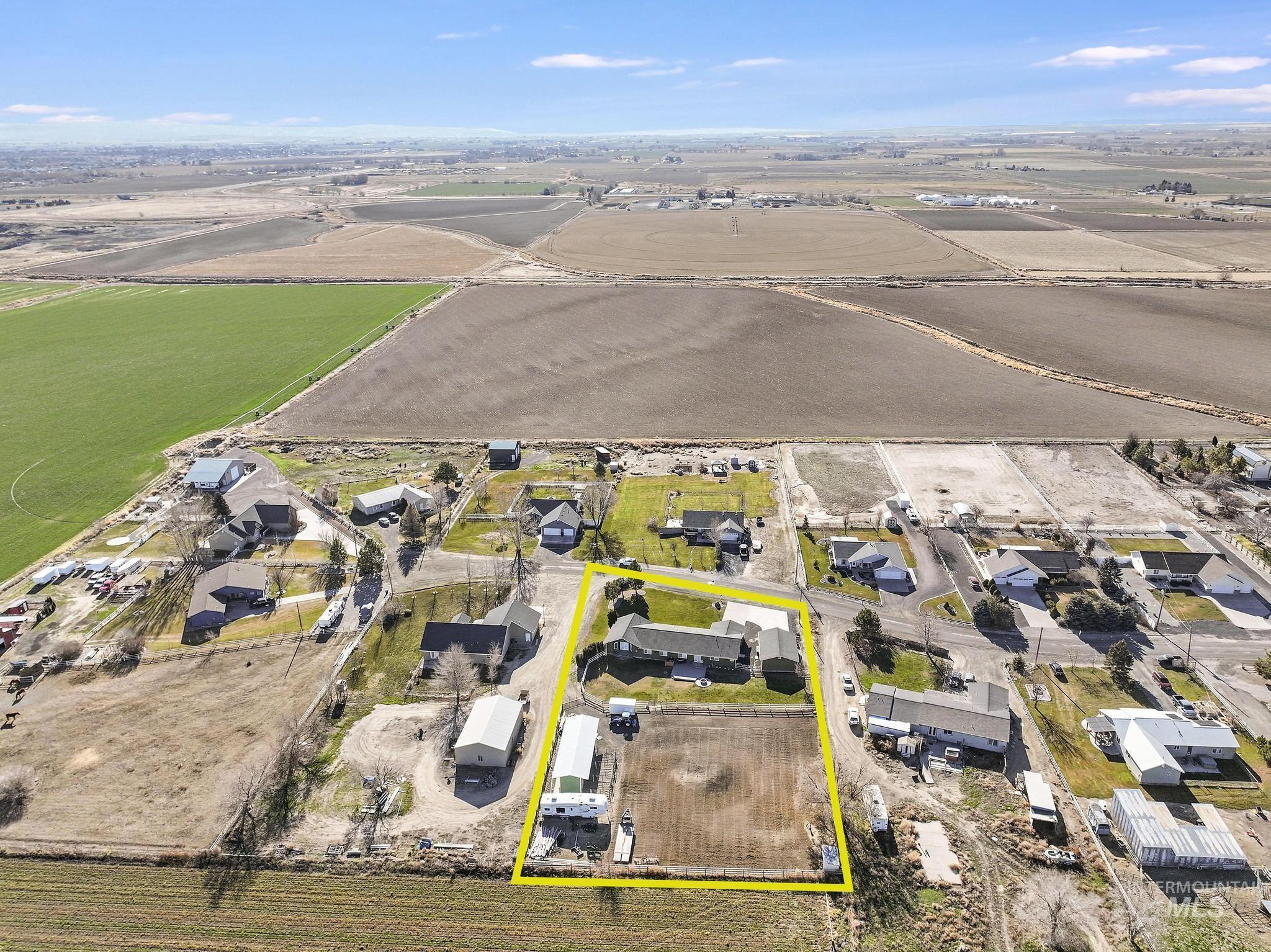 2342 Garey Ln, Filer, Idaho 83328-5543, 4 Bedrooms, 3 Bathrooms, Residential For Sale, Price $575,000,MLS 98972946