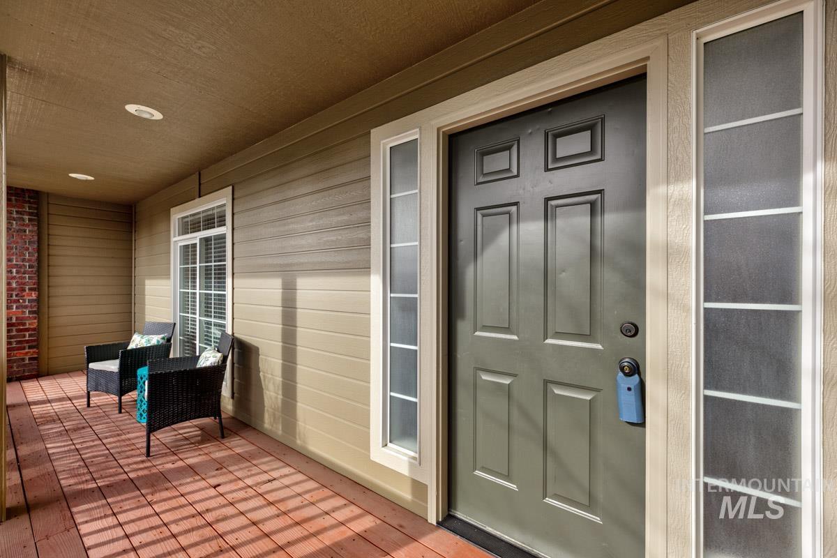 992 N Pinnacle, Eagle, Idaho 83616, 4 Bedrooms, 4 Bathrooms, Residential For Sale, Price $680,000,MLS 98972949