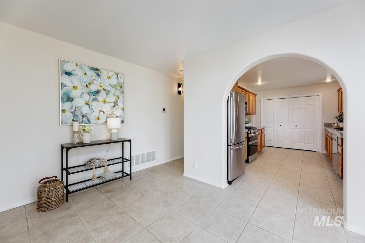 992 N Pinnacle, Eagle, Idaho 83616, 4 Bedrooms, 4 Bathrooms, Residential For Sale, Price $680,000,MLS 98972949