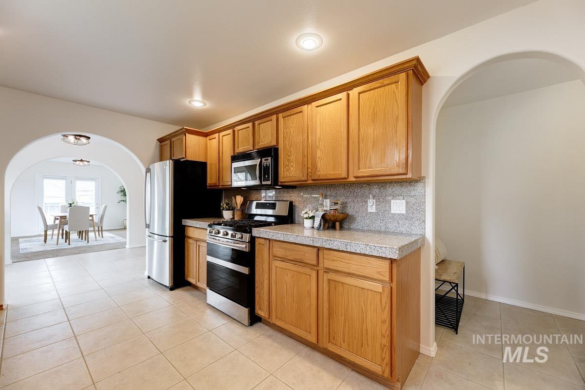 992 N Pinnacle, Eagle, Idaho 83616, 4 Bedrooms, 4 Bathrooms, Residential For Sale, Price $669,995, 98972949