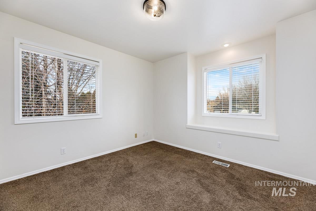 992 N Pinnacle, Eagle, Idaho 83616, 4 Bedrooms, 4 Bathrooms, Residential For Sale, Price $669,995, 98972949