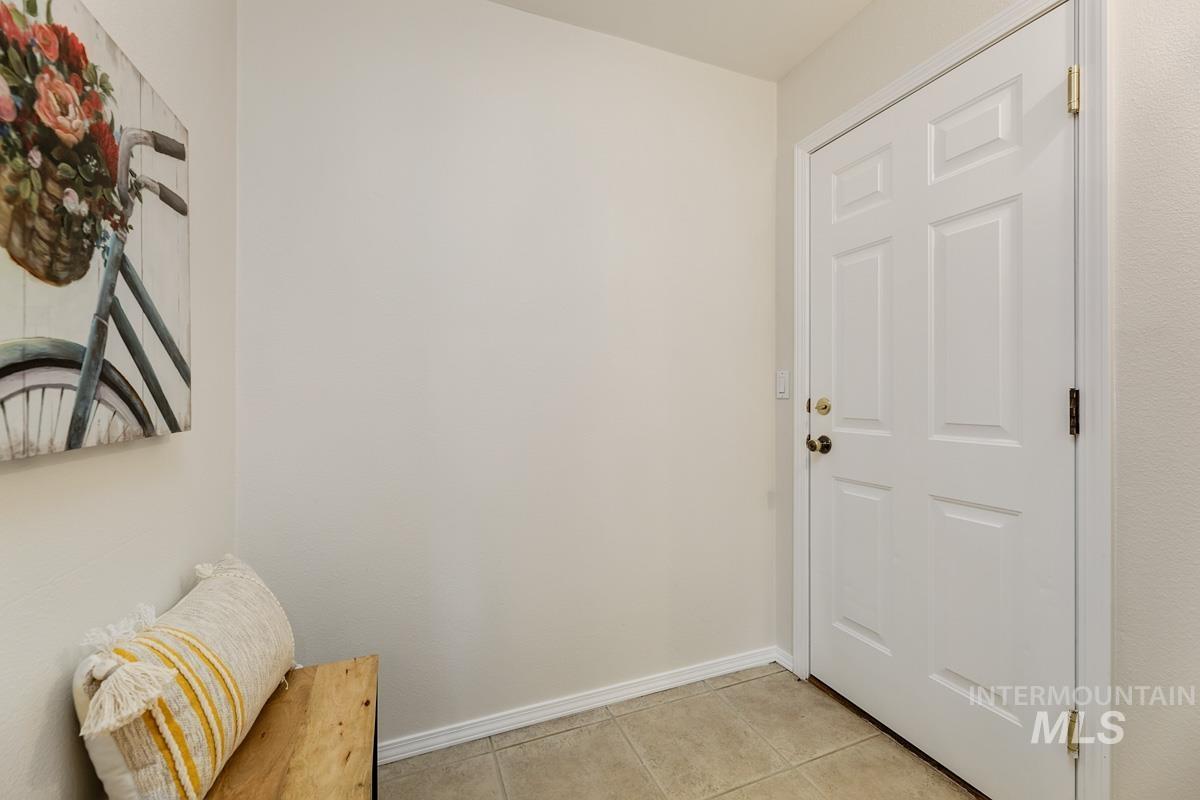 992 N Pinnacle, Eagle, Idaho 83616, 4 Bedrooms, 4 Bathrooms, Residential For Sale, Price $680,000,MLS 98972949