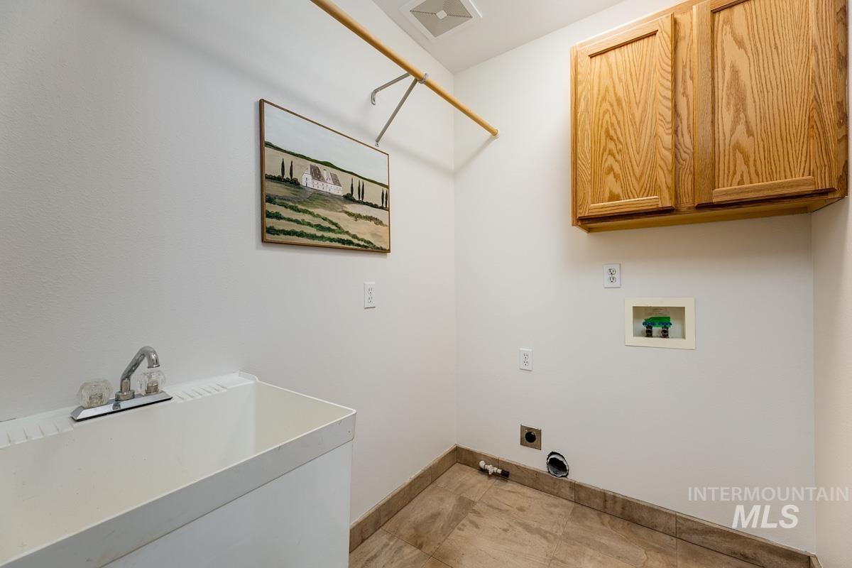 992 N Pinnacle, Eagle, Idaho 83616, 4 Bedrooms, 4 Bathrooms, Residential For Sale, Price $669,995, 98972949