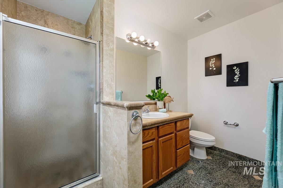 992 N Pinnacle, Eagle, Idaho 83616, 4 Bedrooms, 4 Bathrooms, Residential For Sale, Price $680,000,MLS 98972949