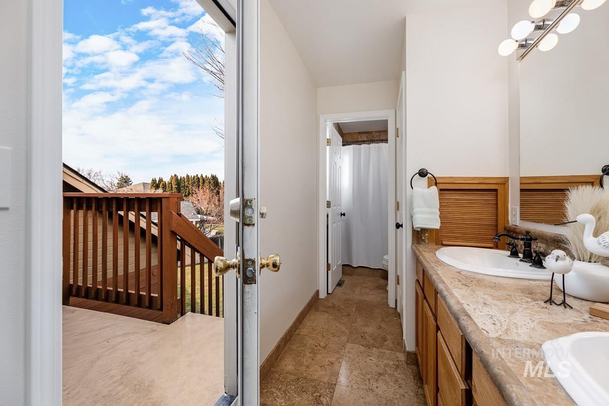 992 N Pinnacle, Eagle, Idaho 83616, 4 Bedrooms, 4 Bathrooms, Residential For Sale, Price $680,000,MLS 98972949