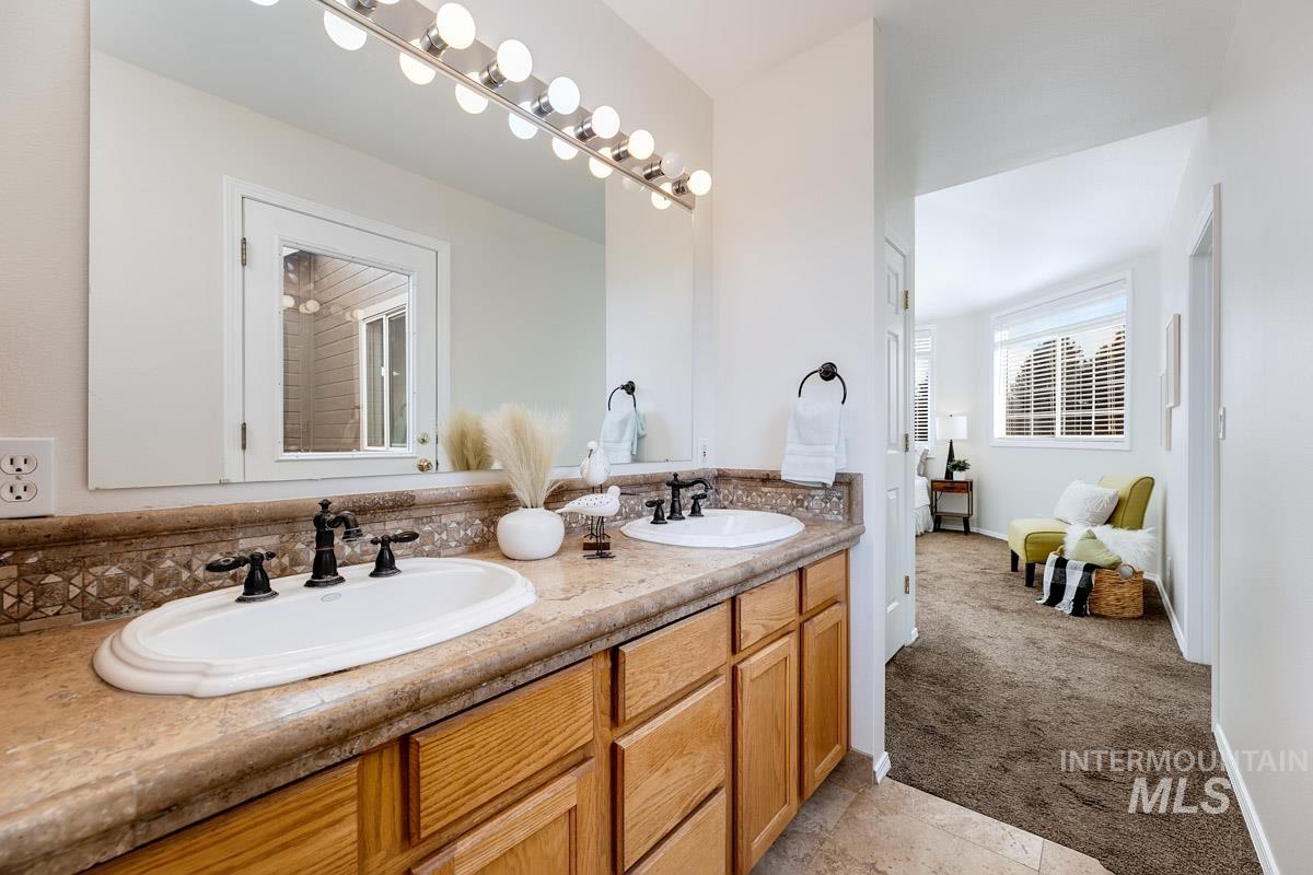 992 N Pinnacle, Eagle, Idaho 83616, 4 Bedrooms, 4 Bathrooms, Residential For Sale, Price $669,995, 98972949