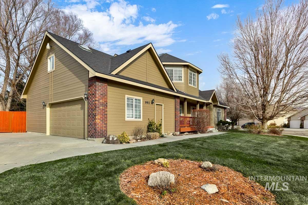 992 N Pinnacle, Eagle, Idaho 83616, 4 Bedrooms, 4 Bathrooms, Residential For Sale, Price $680,000,MLS 98972949