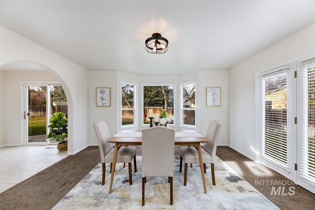 992 N Pinnacle, Eagle, Idaho 83616, 4 Bedrooms, 4 Bathrooms, Residential For Sale, Price $669,995, 98972949