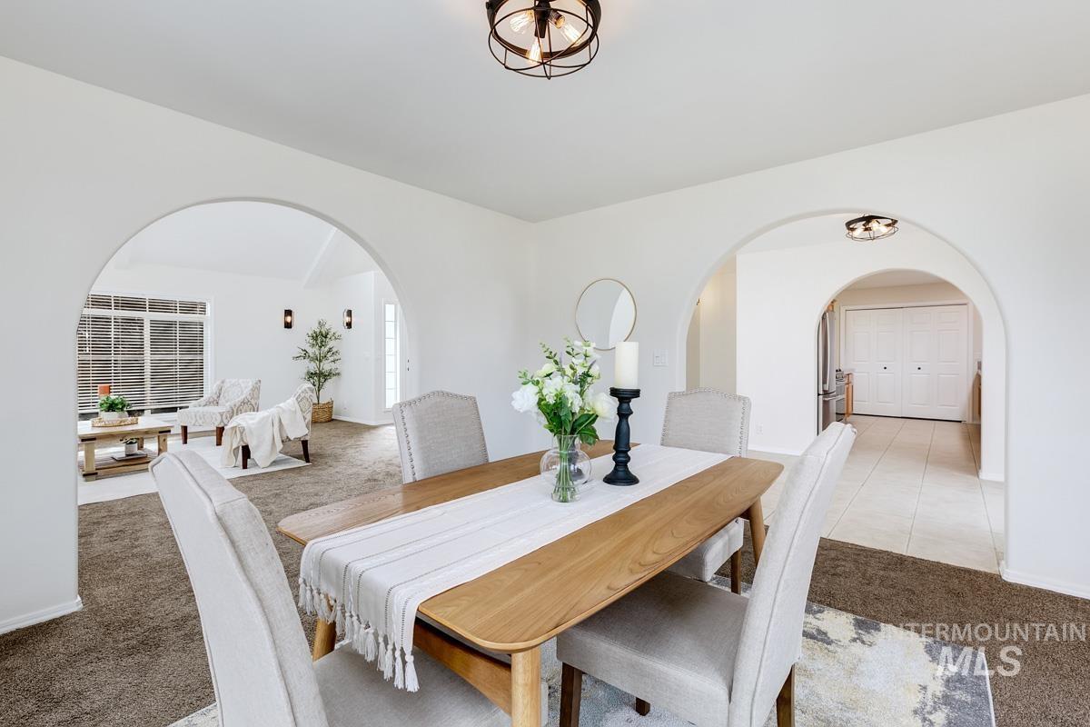 992 N Pinnacle, Eagle, Idaho 83616, 4 Bedrooms, 4 Bathrooms, Residential For Sale, Price $669,995, 98972949