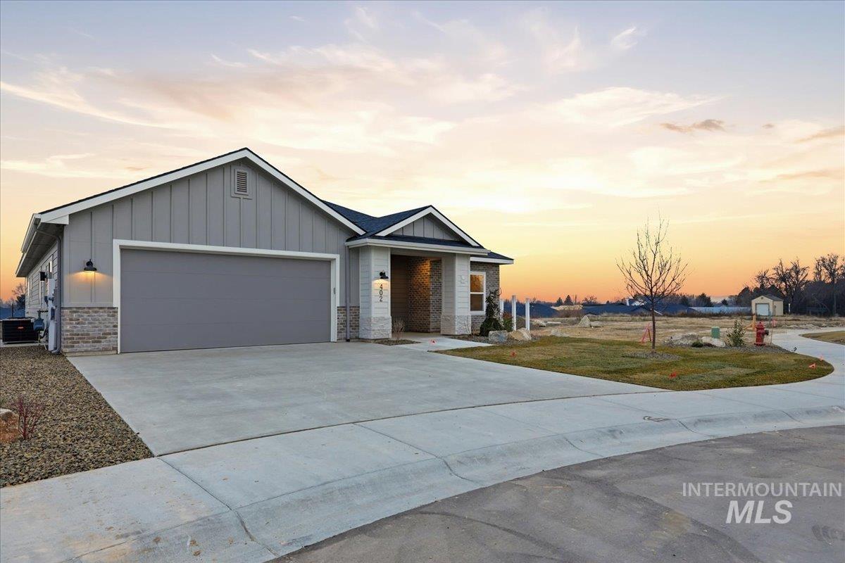 402 W Flour Mill Court, Middleton, Idaho 83644, 3 Bedrooms, 2.5 Bathrooms, Residential For Sale, Price $647,900,MLS 98972952