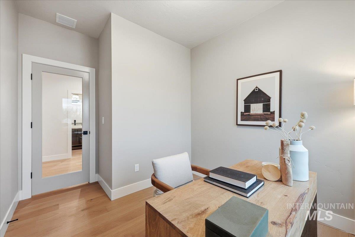 402 W Flour Mill Court, Middleton, Idaho 83644, 3 Bedrooms, 2.5 Bathrooms, Residential For Sale, Price $647,900,MLS 98972952