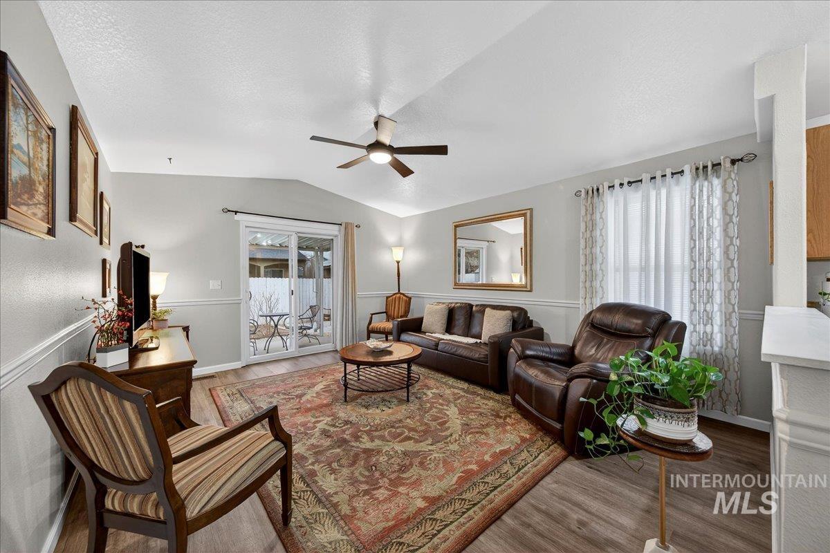 827 Mason Loop, Nampa, Idaho 83686, 3 Bedrooms, 2 Bathrooms, Residential For Sale, Price $350,000,MLS 98972960