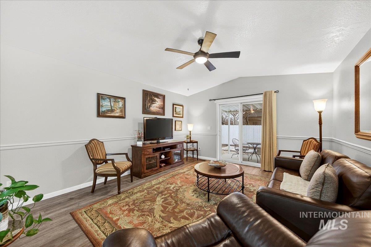 827 Mason Loop, Nampa, Idaho 83686, 3 Bedrooms, 2 Bathrooms, Residential For Sale, Price $350,000,MLS 98972960