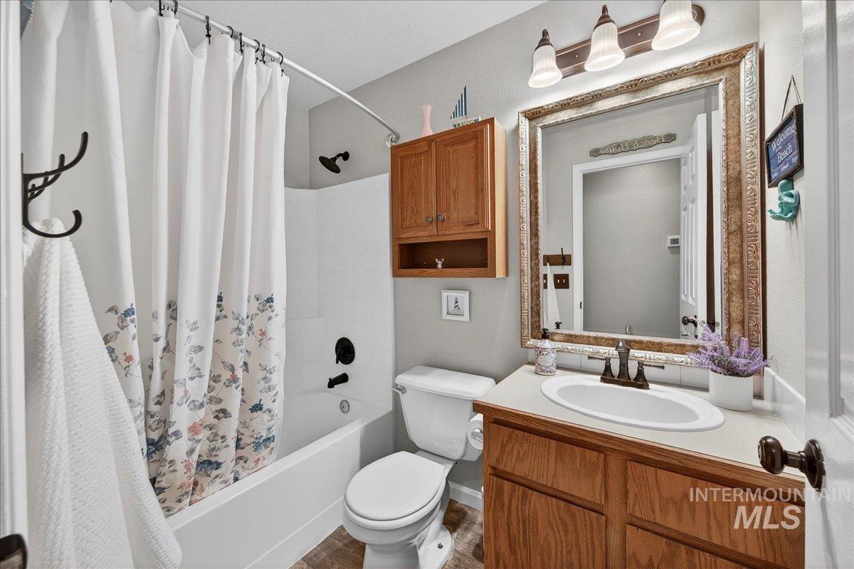 827 Mason Loop, Nampa, Idaho 83686, 3 Bedrooms, 2 Bathrooms, Residential For Sale, Price $350,000,MLS 98972960