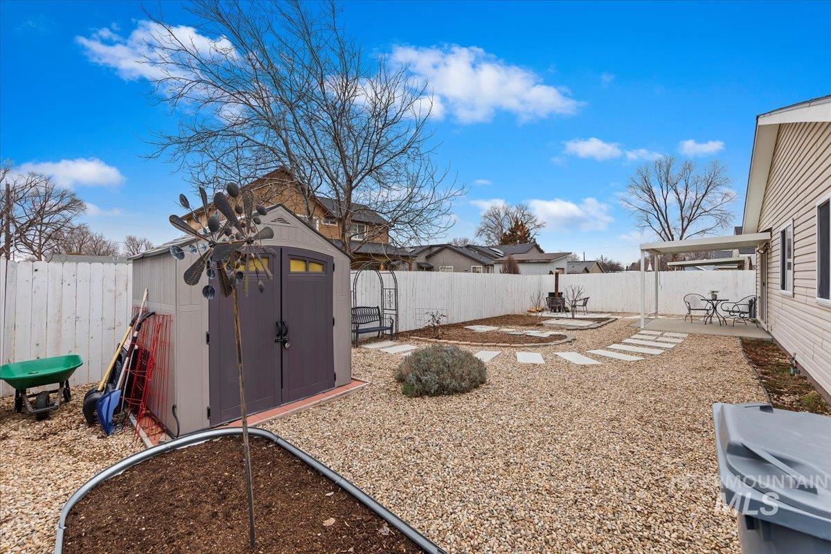 827 Mason Loop, Nampa, Idaho 83686, 3 Bedrooms, 2 Bathrooms, Residential For Sale, Price $350,000,MLS 98972960