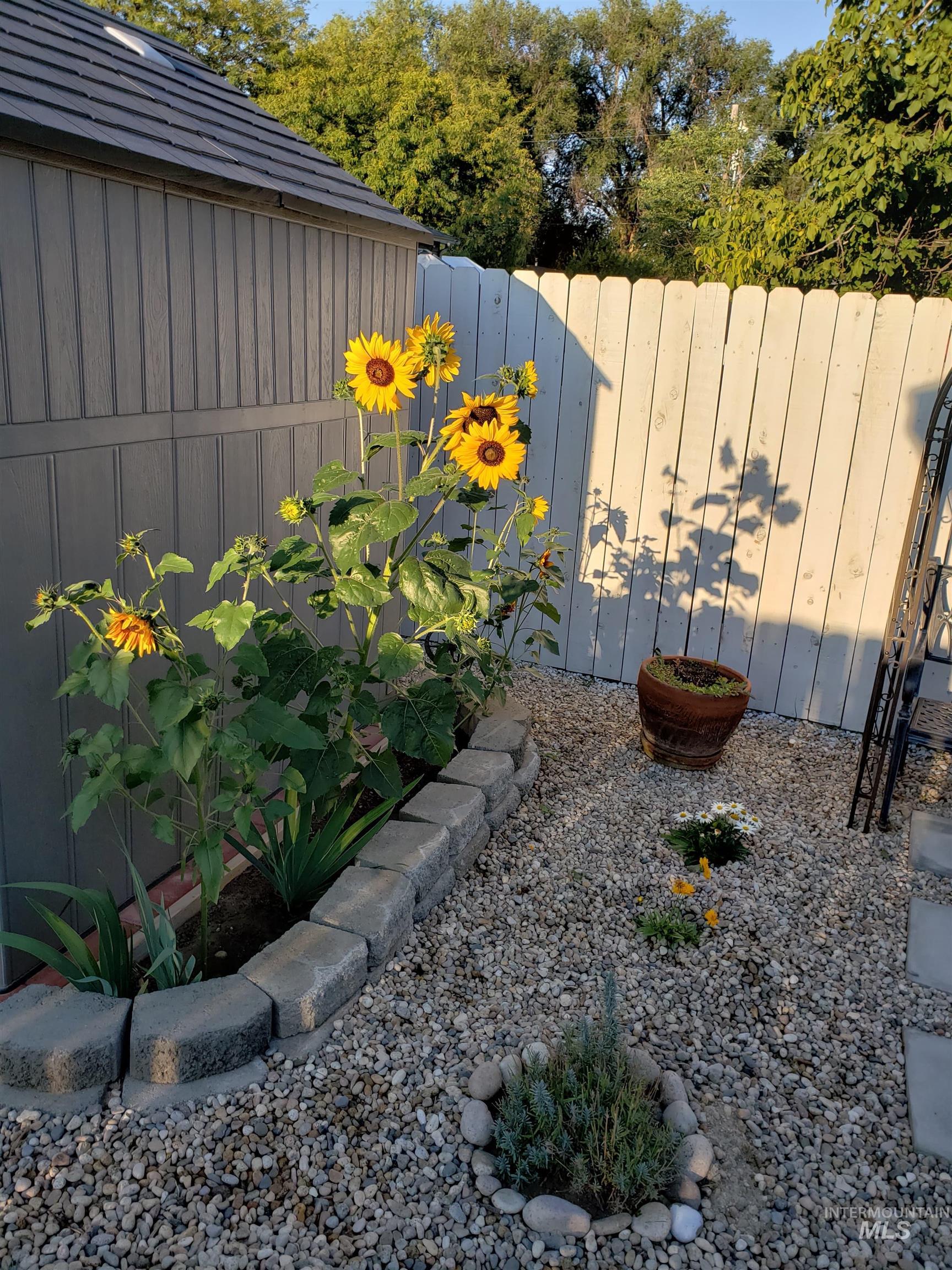 827 Mason Loop, Nampa, Idaho 83686, 3 Bedrooms, 2 Bathrooms, Residential For Sale, Price $350,000,MLS 98972960