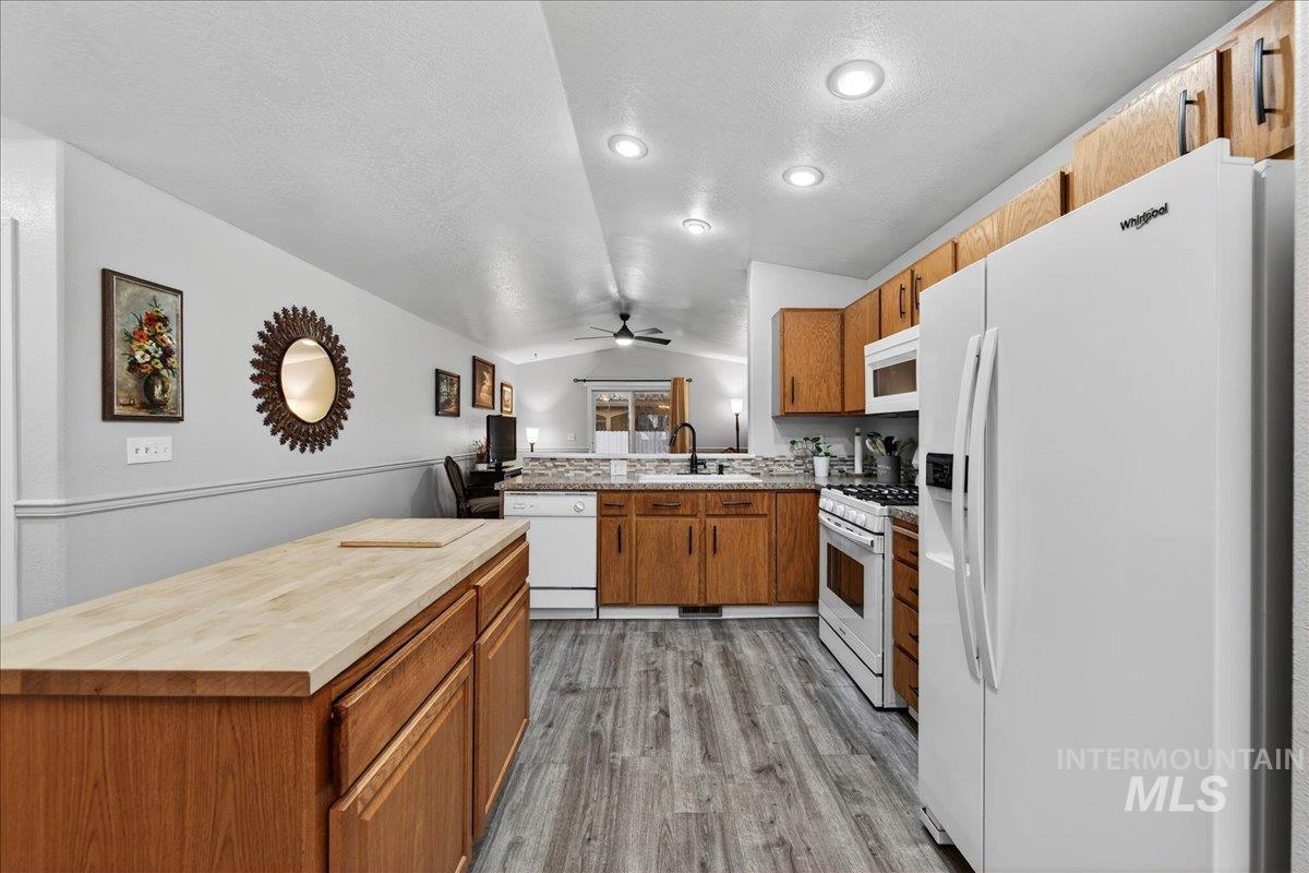 827 Mason Loop, Nampa, Idaho 83686, 3 Bedrooms, 2 Bathrooms, Residential For Sale, Price $350,000,MLS 98972960