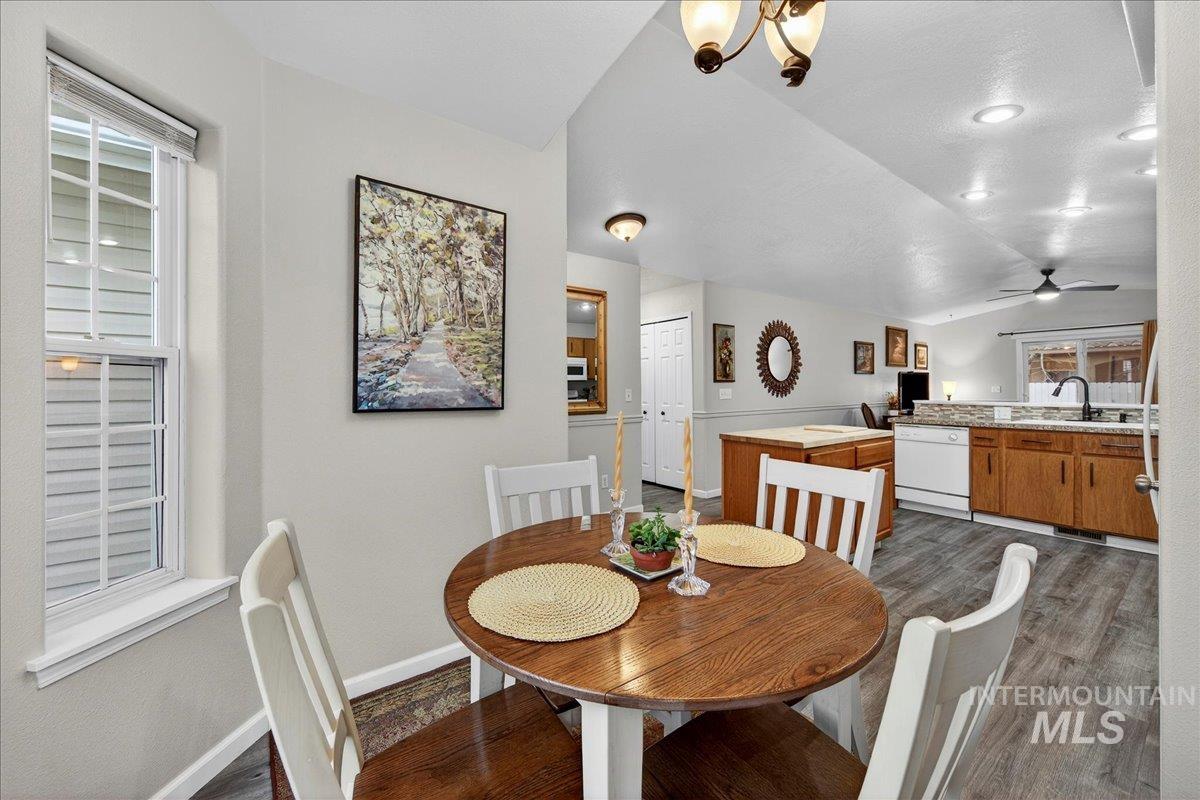 827 Mason Loop, Nampa, Idaho 83686, 3 Bedrooms, 2 Bathrooms, Residential For Sale, Price $350,000,MLS 98972960