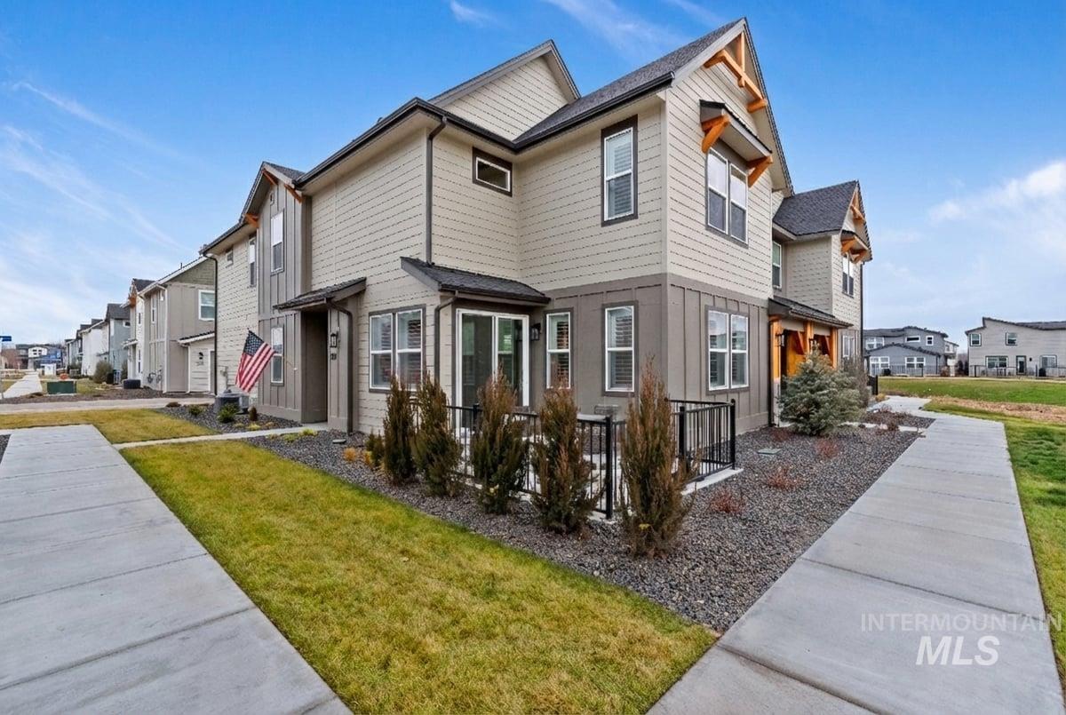 203 S Koyukuk Ln, Star, Idaho 83669, 4 Bedrooms, 3 Bathrooms, Residential For Sale, Price $450,000,MLS 98972961