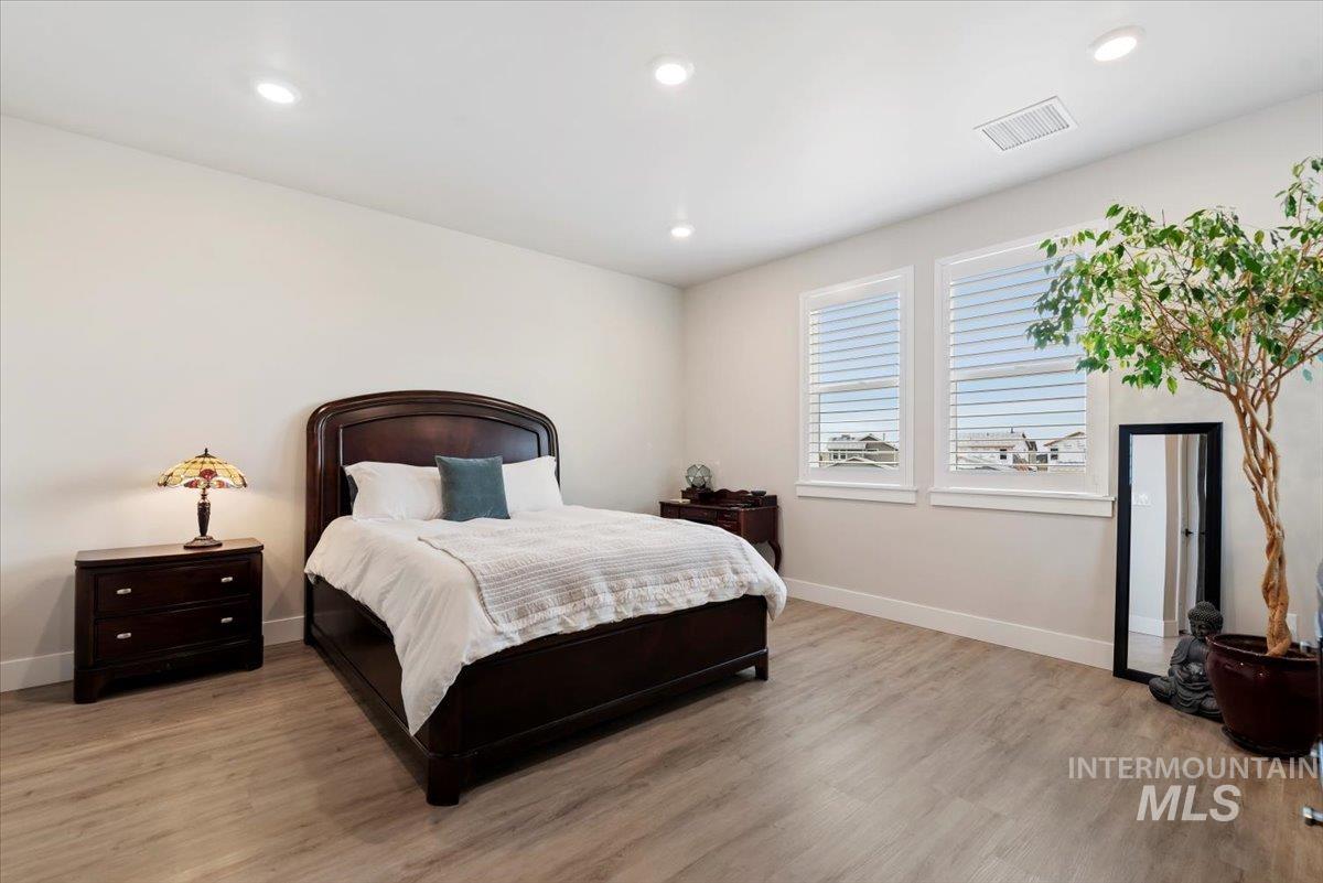 203 S Koyukuk Ln, Star, Idaho 83669, 4 Bedrooms, 3 Bathrooms, Residential For Sale, Price $450,000,MLS 98972961