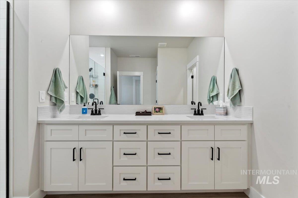 203 S Koyukuk Ln, Star, Idaho 83669, 4 Bedrooms, 3 Bathrooms, Residential For Sale, Price $450,000,MLS 98972961