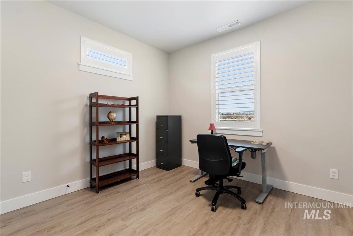 203 S Koyukuk Ln, Star, Idaho 83669, 4 Bedrooms, 3 Bathrooms, Residential For Sale, Price $450,000,MLS 98972961