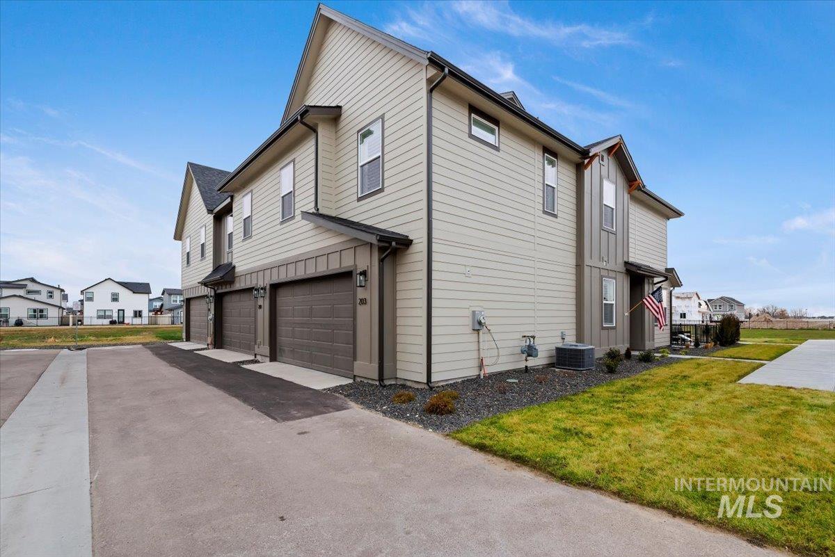 203 S Koyukuk Ln, Star, Idaho 83669, 4 Bedrooms, 3 Bathrooms, Residential For Sale, Price $450,000,MLS 98972961