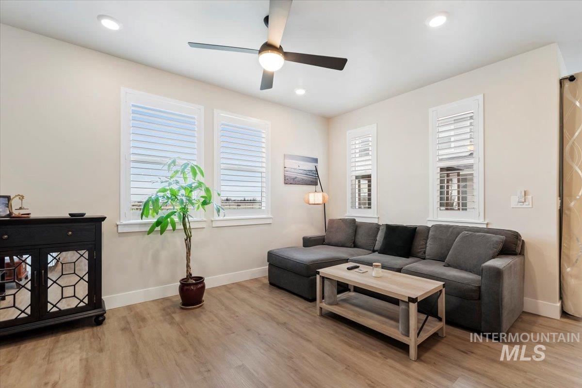 203 S Koyukuk Ln, Star, Idaho 83669, 4 Bedrooms, 3 Bathrooms, Residential For Sale, Price $450,000,MLS 98972961