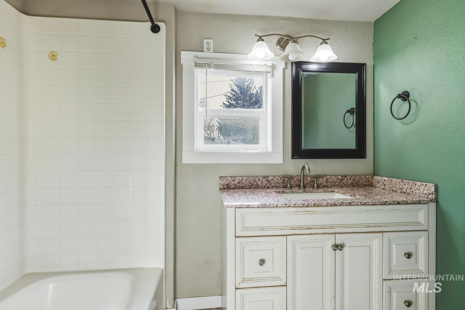 20871 Academy Road, Greenleaf, Idaho 83626, 2 Bedrooms, 1 Bathroom, Residential For Sale, Price $360,000,MLS 98972962