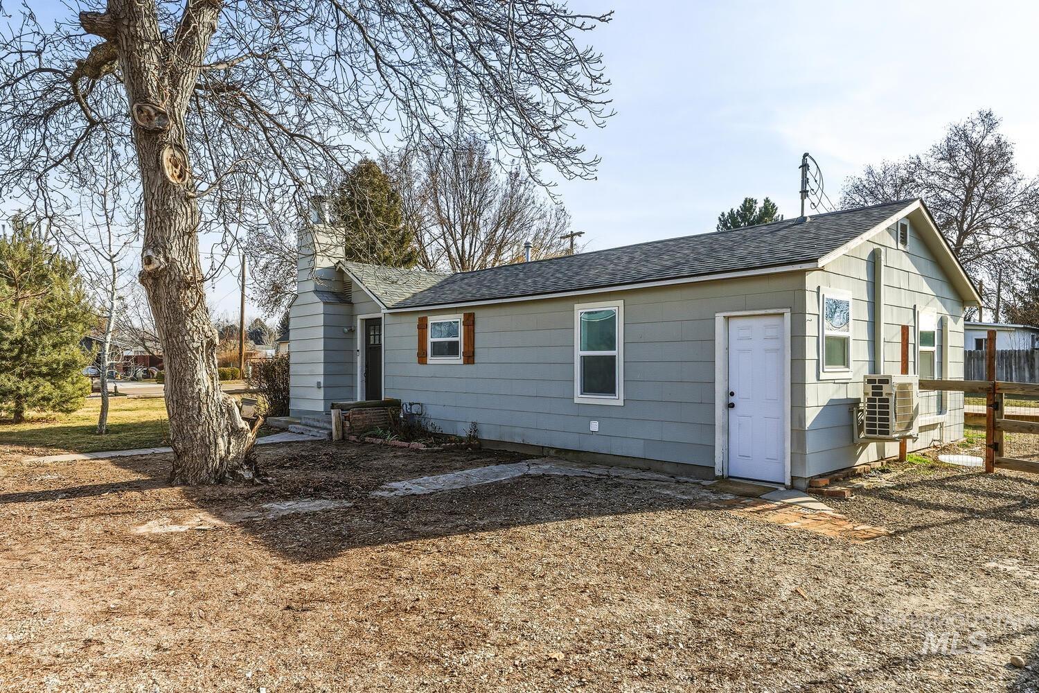 20871 Academy Road, Greenleaf, Idaho 83626, 2 Bedrooms, 1 Bathroom, Residential For Sale, Price $360,000,MLS 98972962