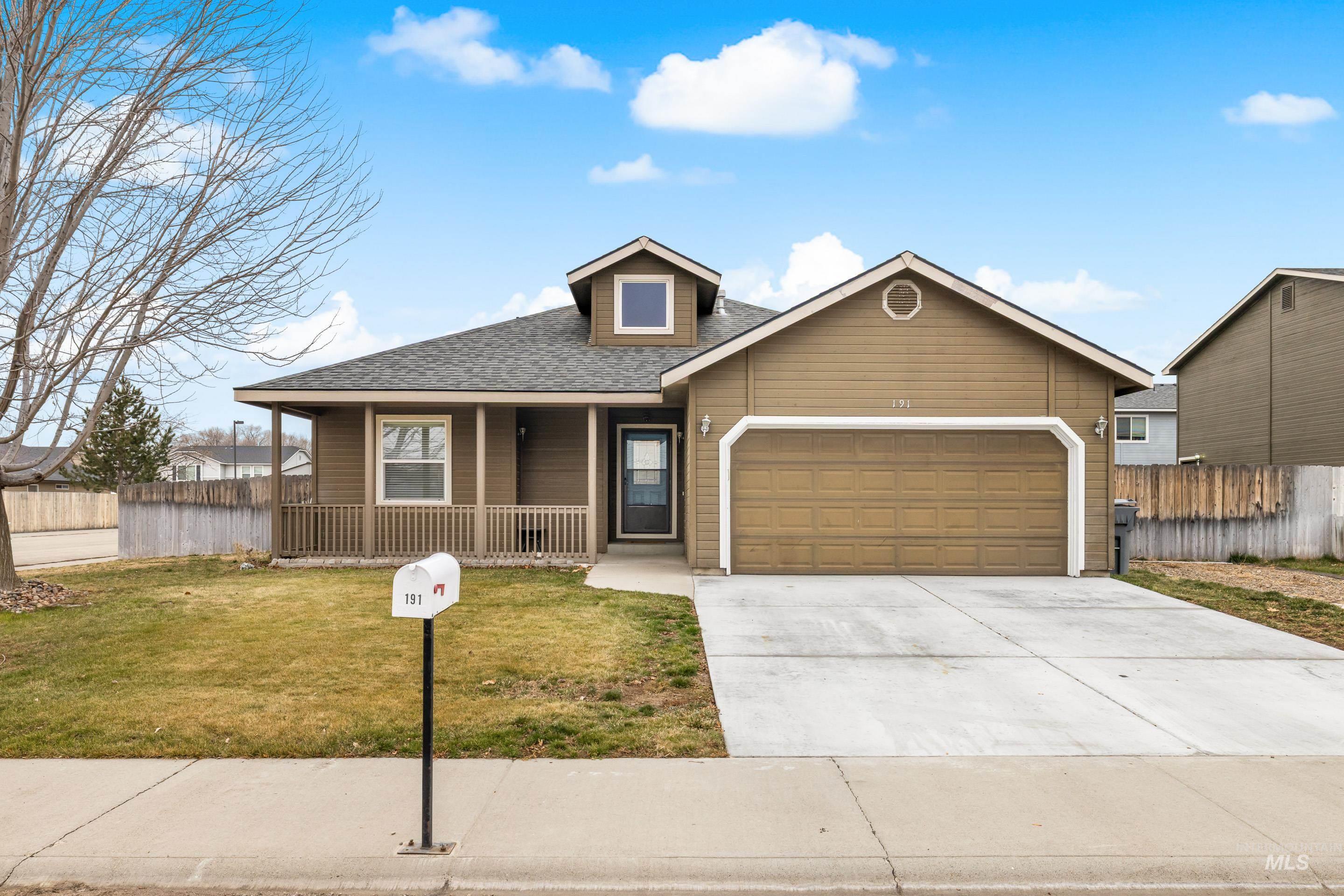 191 SW Quaker Dr, Mountain Home, Idaho 83647, 3 Bedrooms, 2 Bathrooms, Residential For Sale, Price $359,990,MLS 98972963
