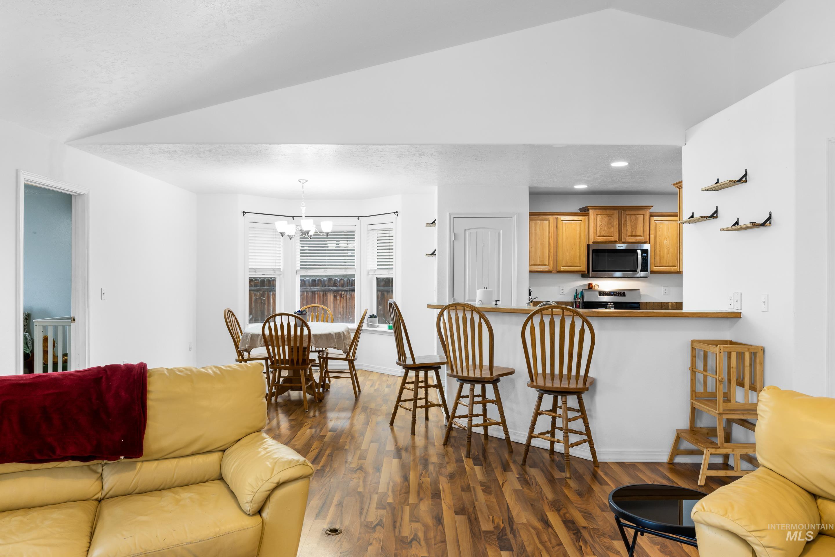 191 SW Quaker Dr, Mountain Home, Idaho 83647, 3 Bedrooms, 2 Bathrooms, Residential For Sale, Price $359,990,MLS 98972963