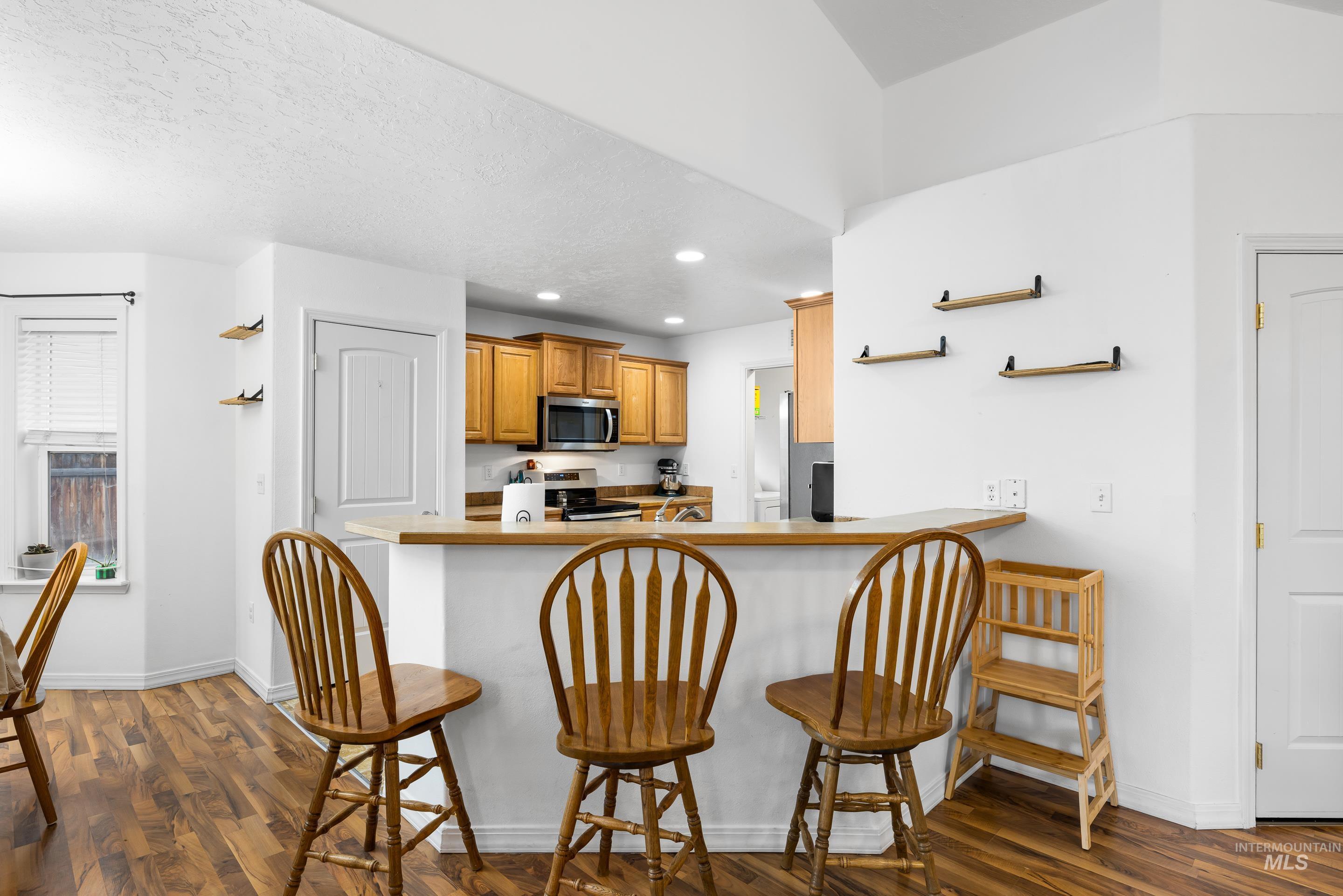 191 SW Quaker Dr, Mountain Home, Idaho 83647, 3 Bedrooms, 2 Bathrooms, Residential For Sale, Price $359,990,MLS 98972963