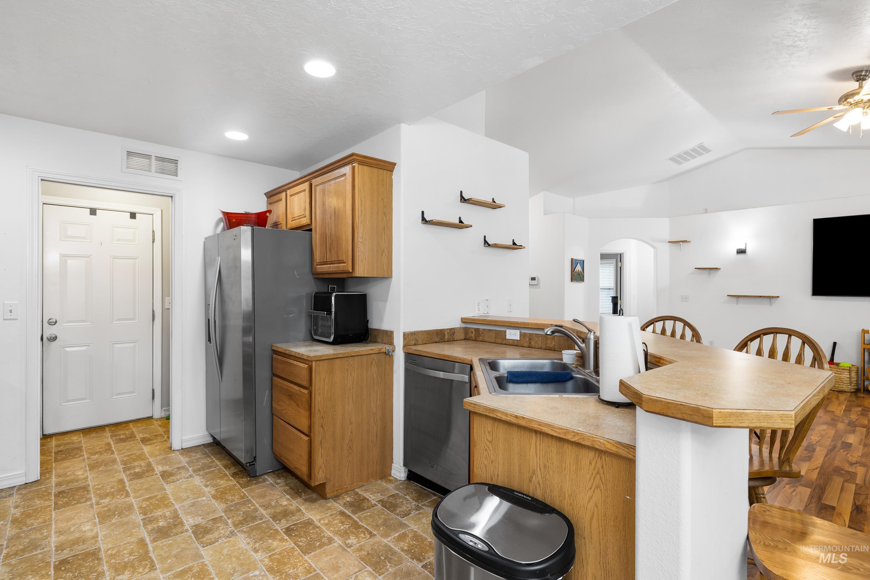 191 SW Quaker Dr, Mountain Home, Idaho 83647, 3 Bedrooms, 2 Bathrooms, Residential For Sale, Price $359,990,MLS 98972963