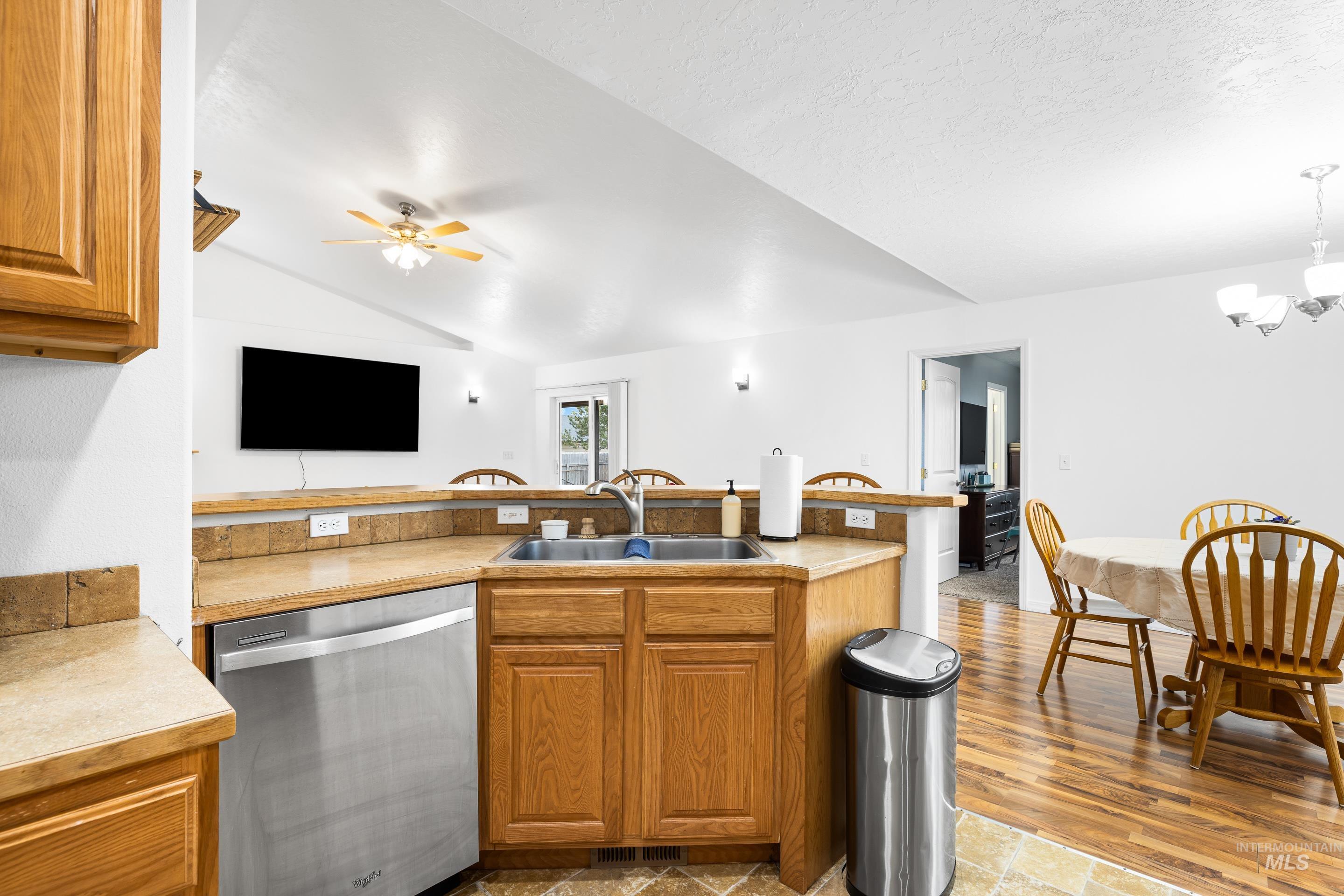 191 SW Quaker Dr, Mountain Home, Idaho 83647, 3 Bedrooms, 2 Bathrooms, Residential For Sale, Price $359,990,MLS 98972963