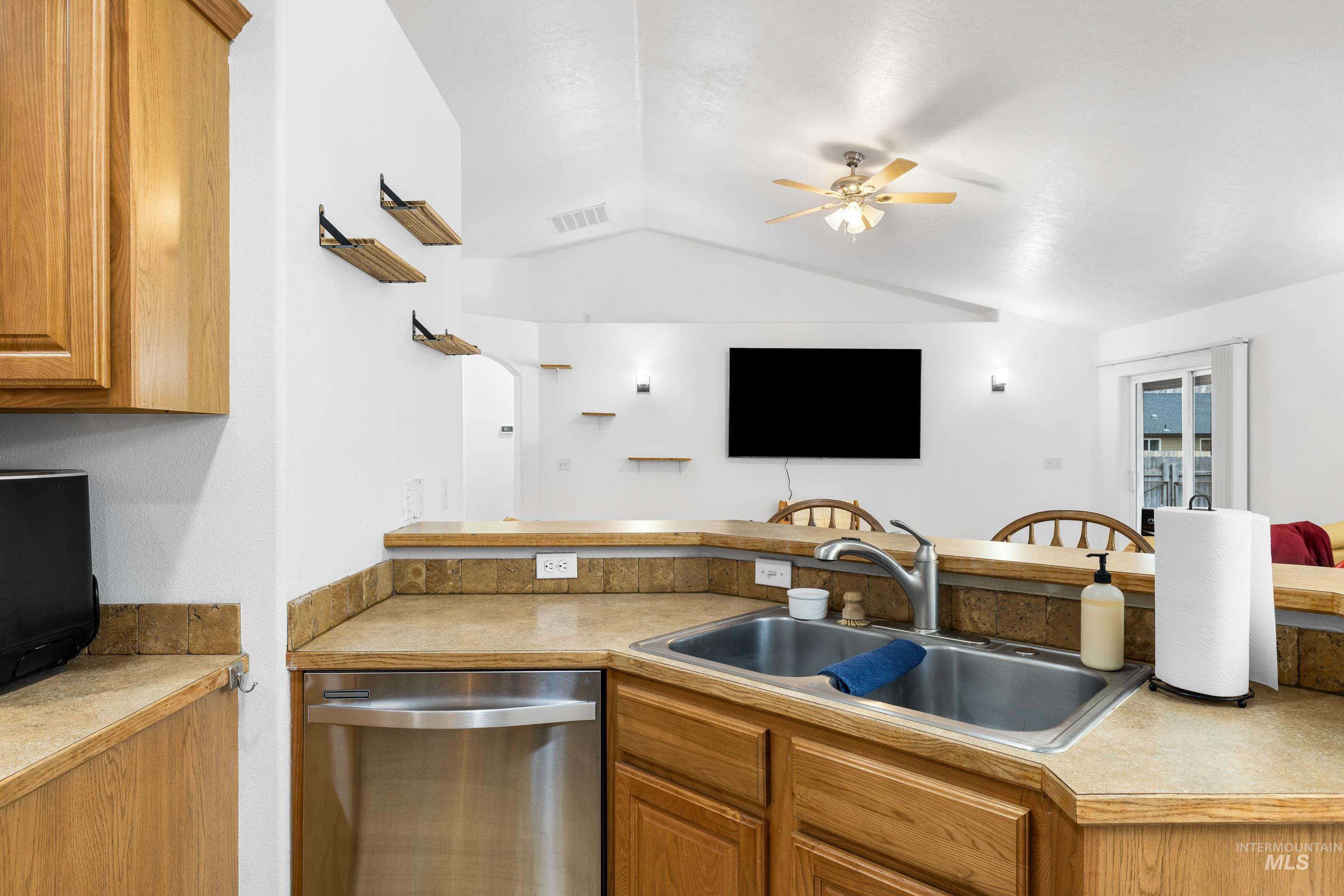 191 SW Quaker Dr, Mountain Home, Idaho 83647, 3 Bedrooms, 2 Bathrooms, Residential For Sale, Price $359,990,MLS 98972963