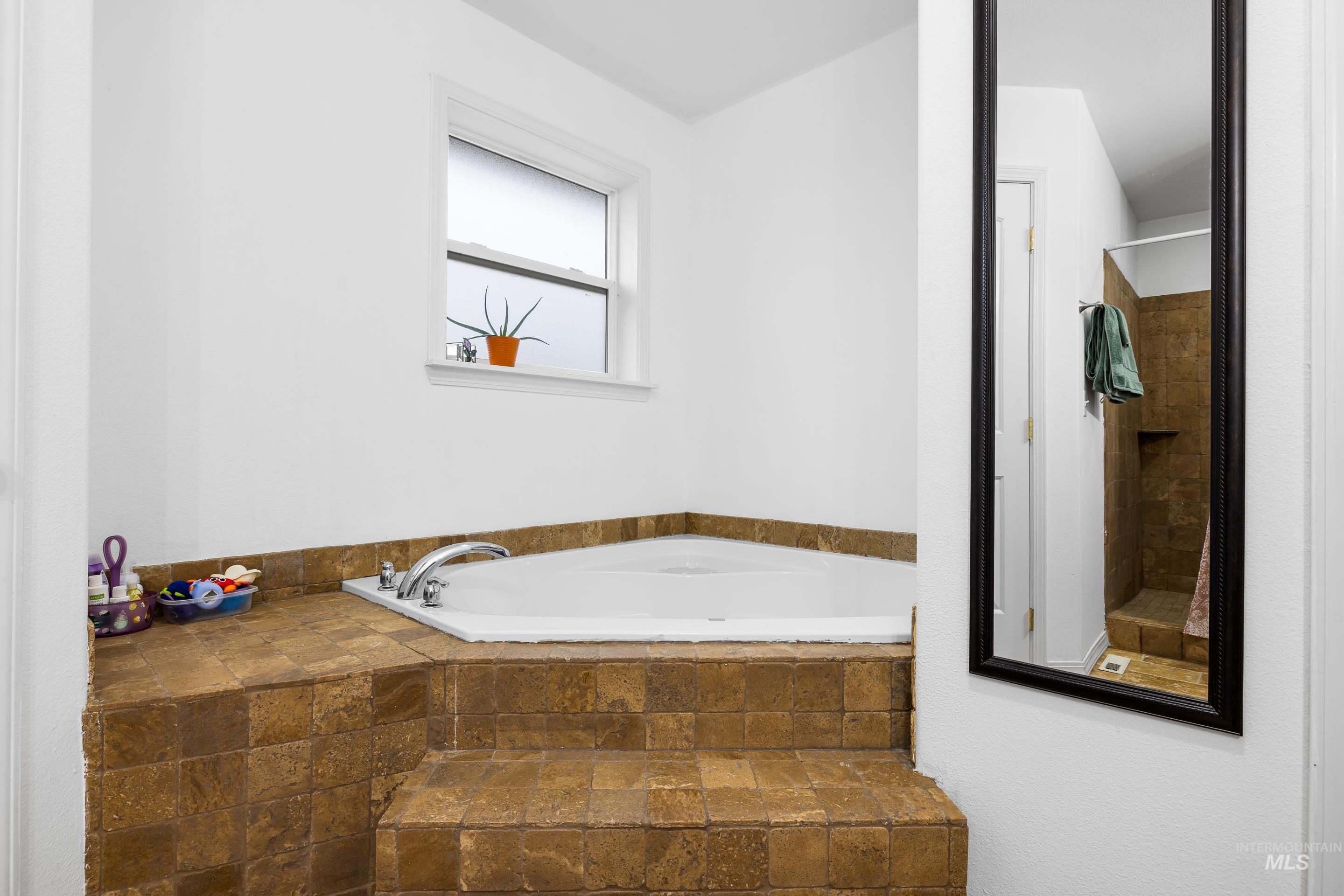 191 SW Quaker Dr, Mountain Home, Idaho 83647, 3 Bedrooms, 2 Bathrooms, Residential For Sale, Price $359,990,MLS 98972963