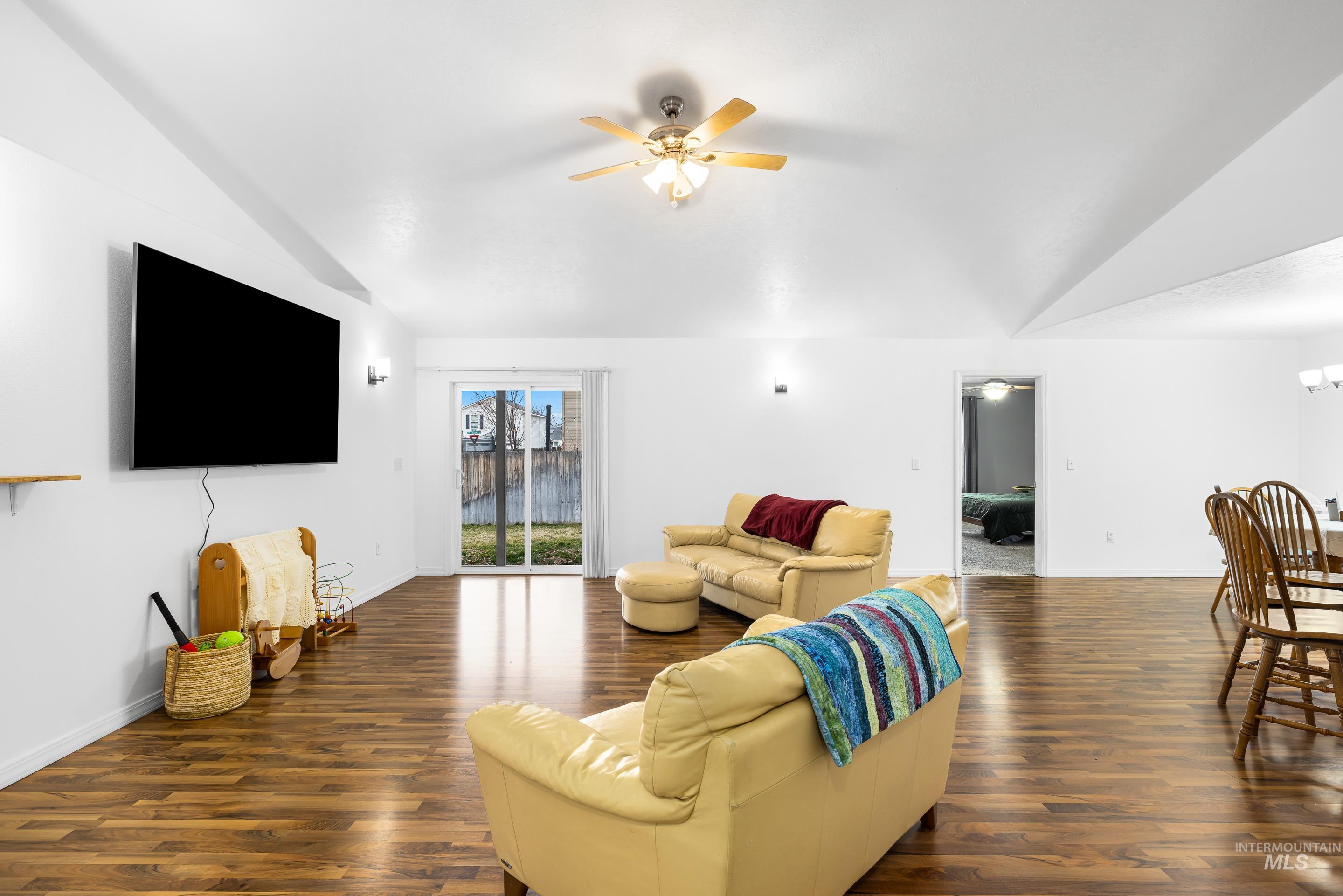 191 SW Quaker Dr, Mountain Home, Idaho 83647, 3 Bedrooms, 2 Bathrooms, Residential For Sale, Price $359,990,MLS 98972963