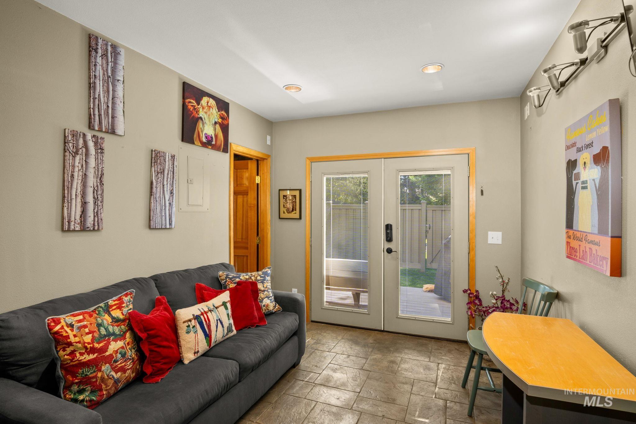 280 S 3rd Ave, Ketchum, Idaho 83340, 3 Bedrooms, 3 Bathrooms, Residential For Sale, Price $799,000,MLS 98972964