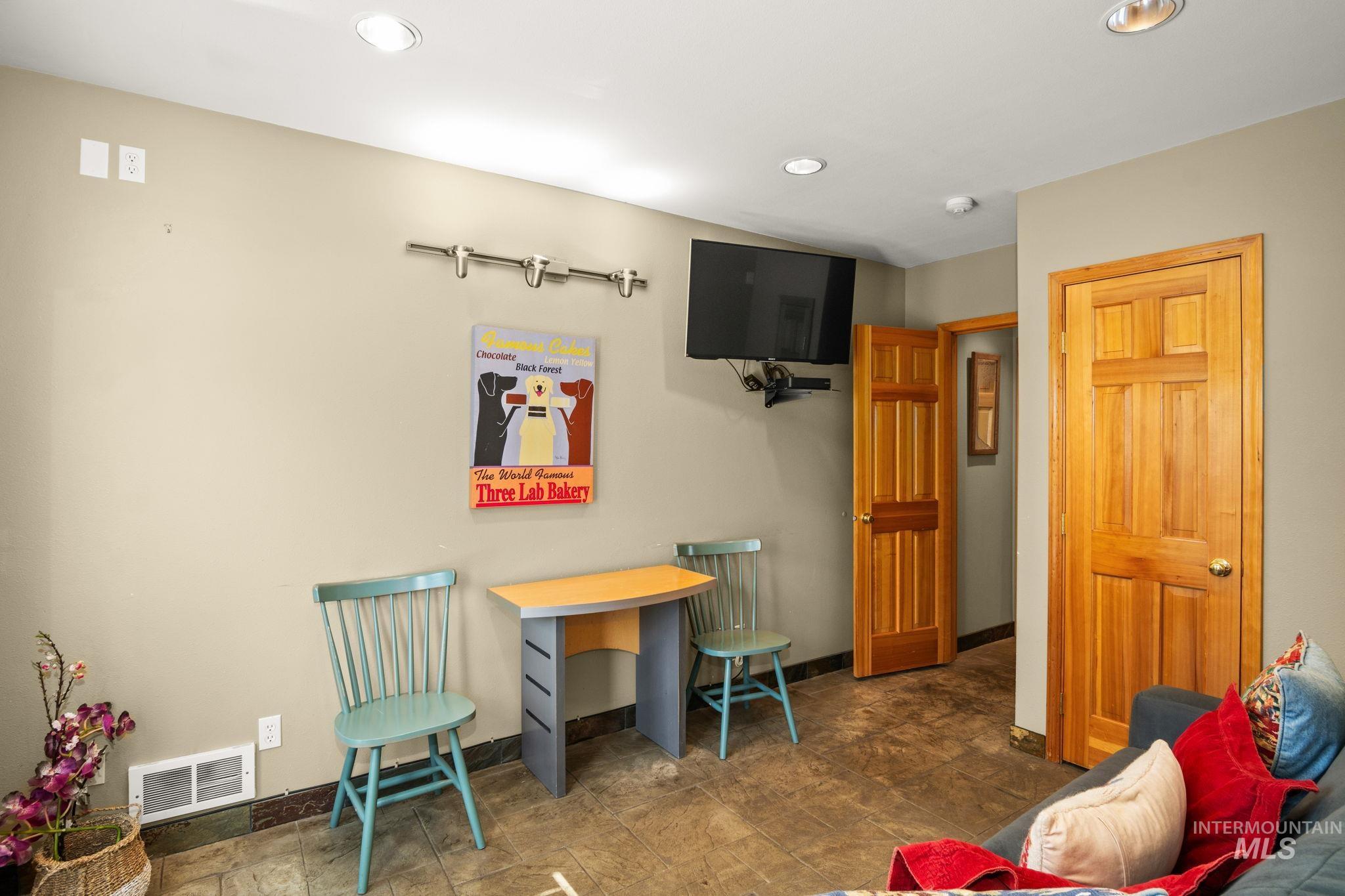 280 S 3rd Ave, Ketchum, Idaho 83340, 3 Bedrooms, 3 Bathrooms, Residential For Sale, Price $799,000,MLS 98972964