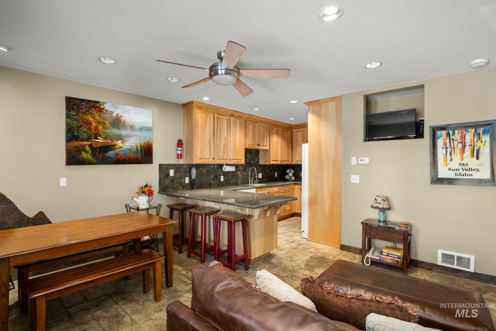 280 S 3rd Ave, Ketchum, Idaho 83340, 3 Bedrooms, 3 Bathrooms, Residential For Sale, Price $799,000,MLS 98972964