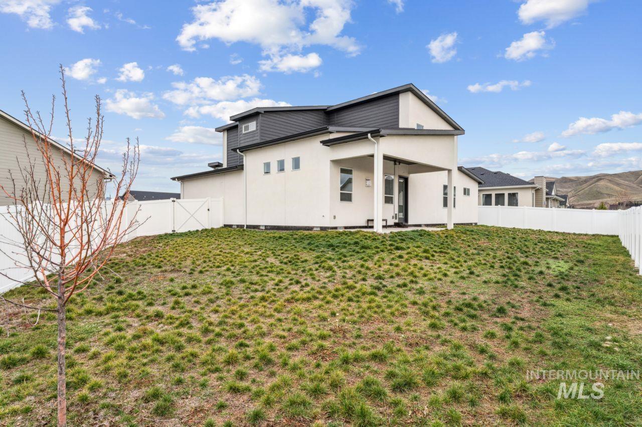 2587 E Jonagold, Emmett, Idaho 83617, 4 Bedrooms, 3.5 Bathrooms, Residential For Sale, Price $599,000,MLS 98972966