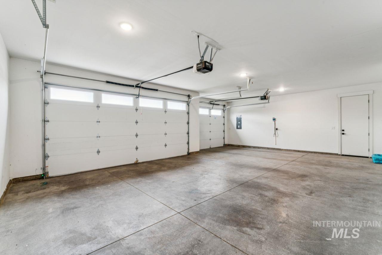 2587 E Jonagold, Emmett, Idaho 83617, 4 Bedrooms, 3.5 Bathrooms, Residential For Sale, Price $599,000,MLS 98972966