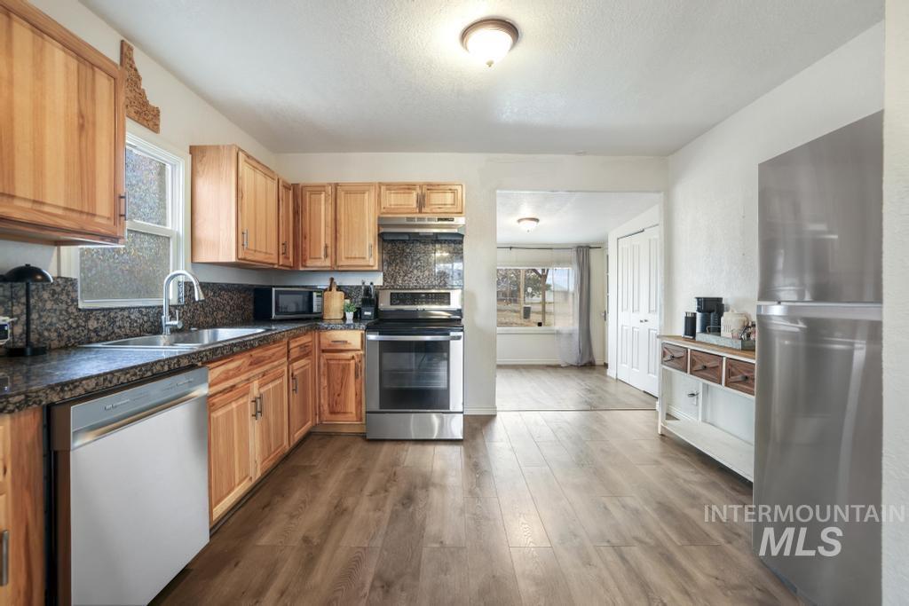 821 12th Ave N, Buhl, Idaho 83316, 3 Bedrooms, 2 Bathrooms, Residential For Sale, Price $265,000,MLS 98972969