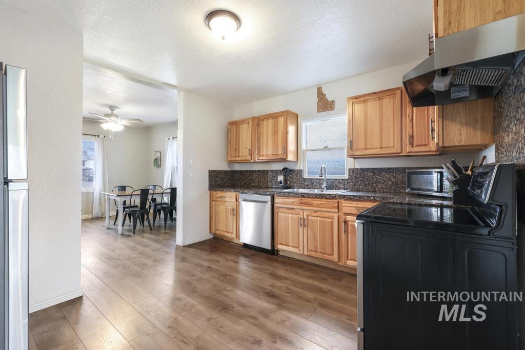 821 12th Ave N, Buhl, Idaho 83316, 3 Bedrooms, 2 Bathrooms, Residential For Sale, Price $265,000,MLS 98972969