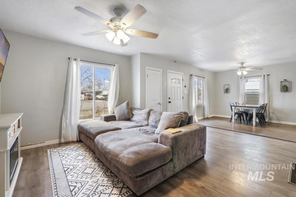 821 12th Ave N, Buhl, Idaho 83316, 3 Bedrooms, 2 Bathrooms, Residential For Sale, Price $265,000,MLS 98972969